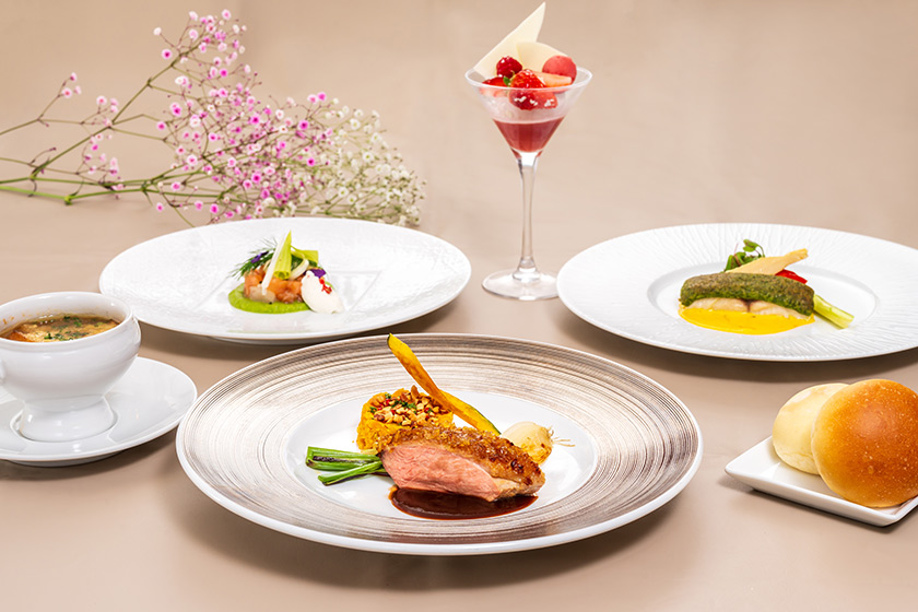 ルーナ 鴨のローストが主役の春ディナーコース